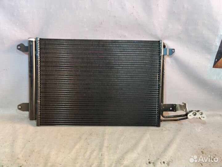Фольцваген Гольф 6 2009- Радиатор кондиционе 11096