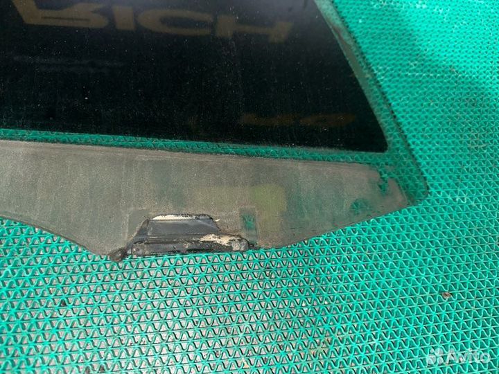 Стекло двери переднее правое Bmw 3-Series E93