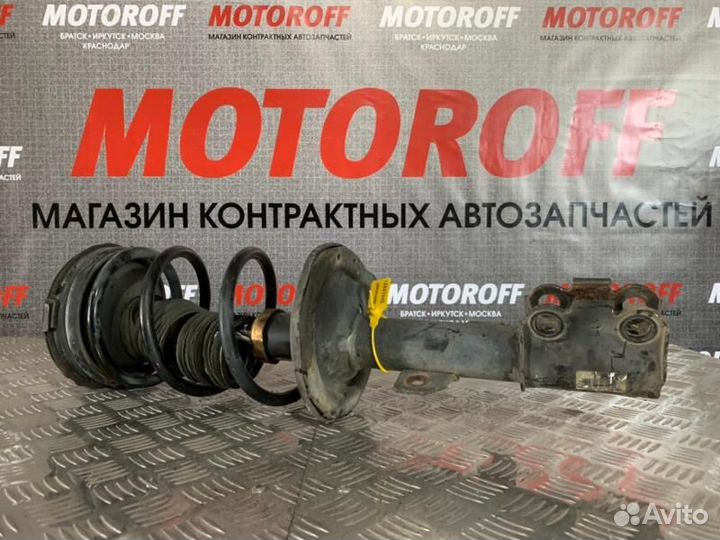 Стойка передняя правая Тойота Вокси AZR60/AZ А929