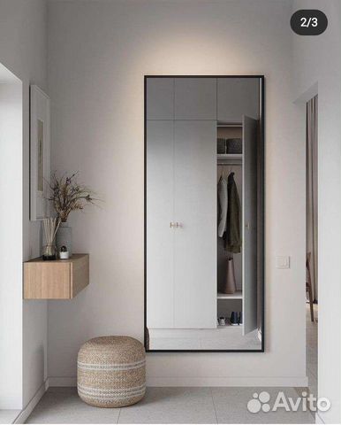 Зеркало в металлической раме,настенное