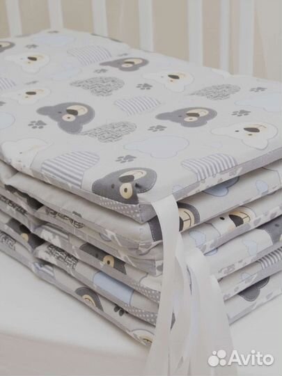 Комплект в кроватку новый