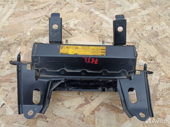 Подушка безопасности в колени Toyota Avensis