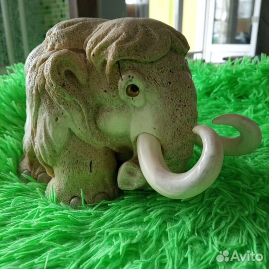 Фигура мамонта из кости