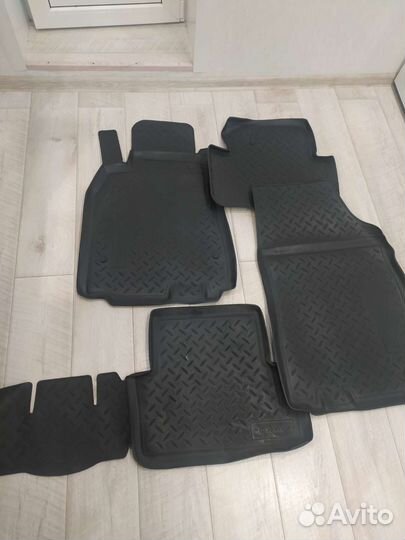 Автомобильные коврики резиновые