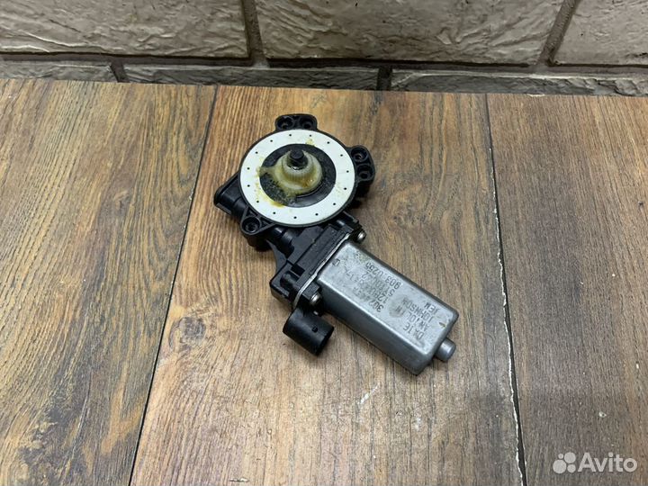 Nissan Terrano III (D10) Моторчик стеклоподъемника