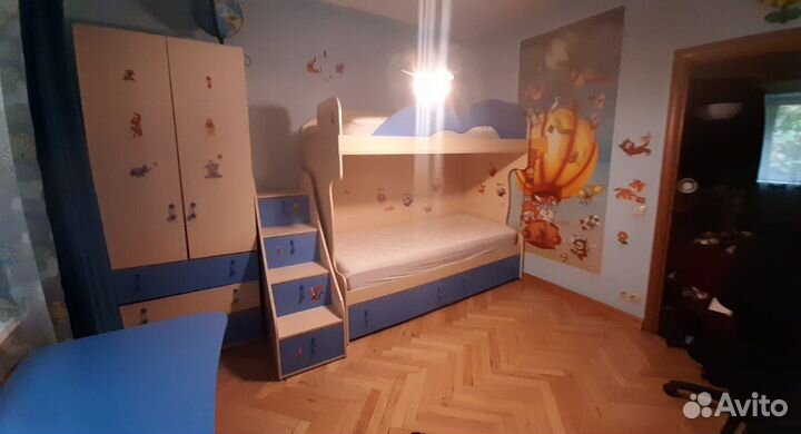 Детская двухъярусная кровать с комплектом мебели