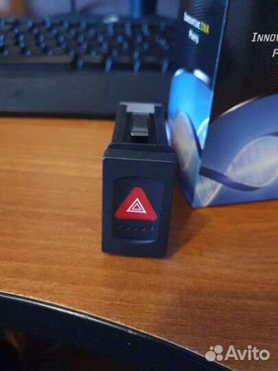 Кнопка аварийного сигнала Volkswagen