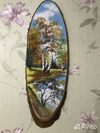 Деревянная картина на срезе дерева