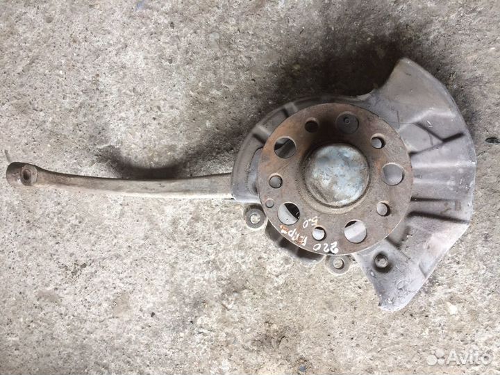 Поворотный кулак правый Mercedes W220