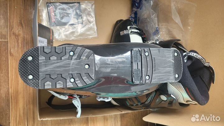 Горные лыжи и ботинки