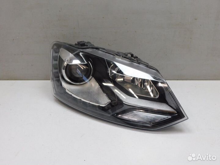 Фара правая Volkswagen Polo