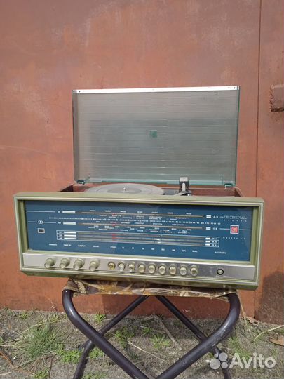 Проигрыватель виниловых пластинок