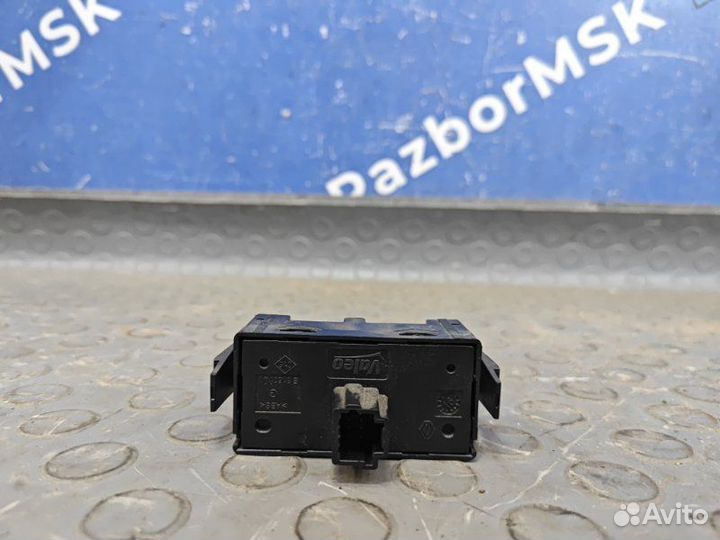 Кнопка аварийной сигнализации Nissan Terrano