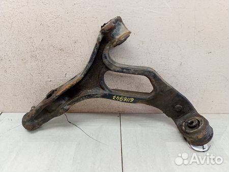 Рычаг передний левый нижний