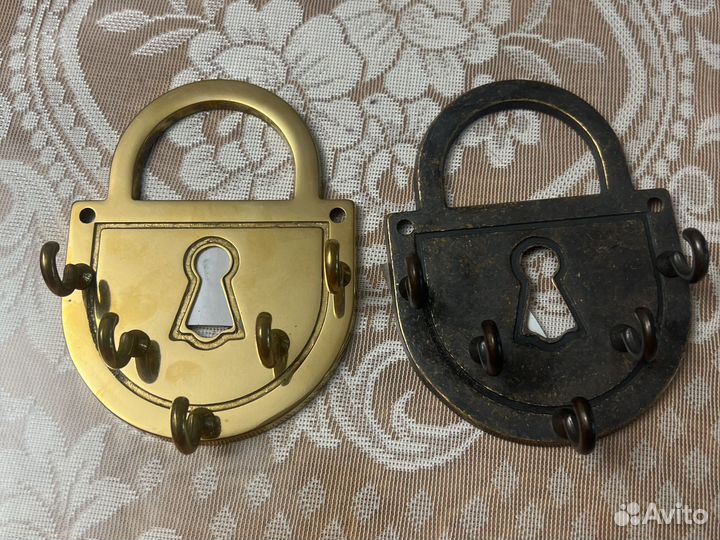 Латунная ключница замок