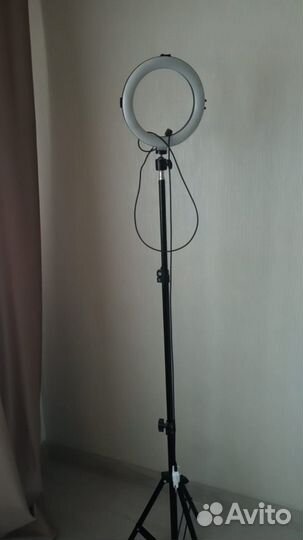 Кольцевая лампа, со стойкой