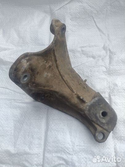 Кронштейн крепления двигателя Фольксваген