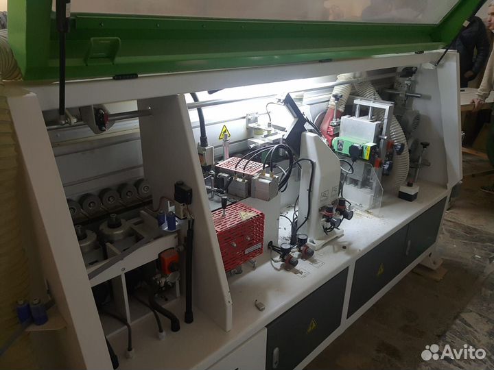 Кромкооблицовочный станок с прифуговкой