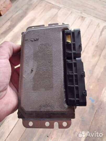 Блок управления двигателем январь 7.2