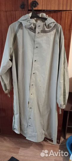 Прорезиненный плащ рыбака