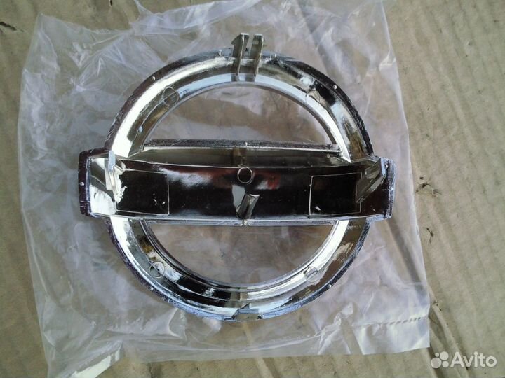 Эмблема решётки радиатора Nissan Teana J31 2006-08