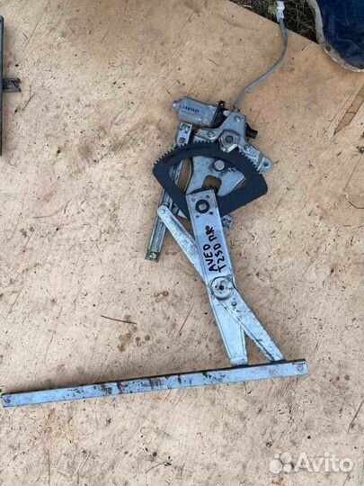 Стеклоподьемник передний правый Aveo t250