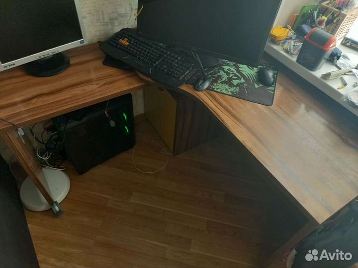 Стол в детскую Модекс