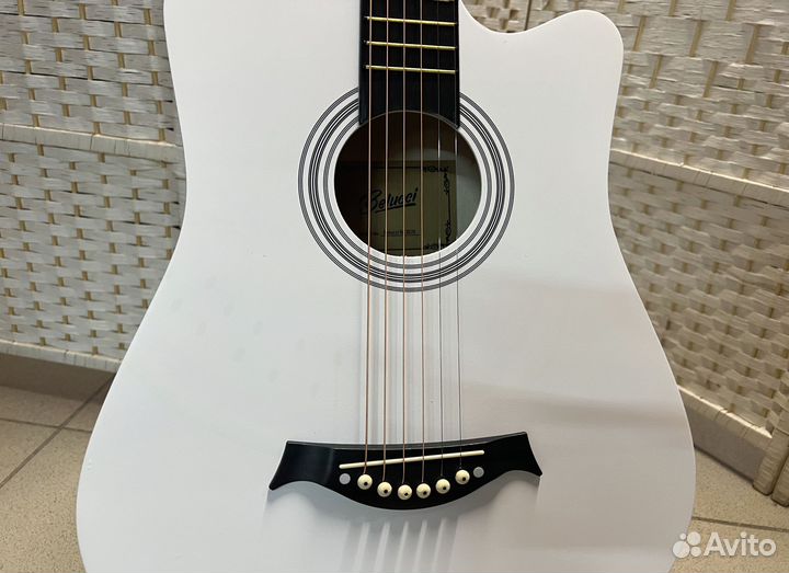 Гитара белая акустика