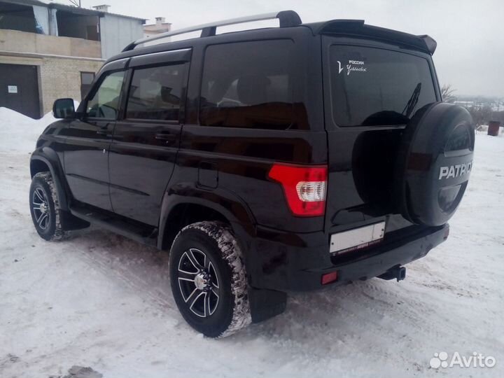 Спойлер крыши непродувной УАЗ Патриот. Под окрас