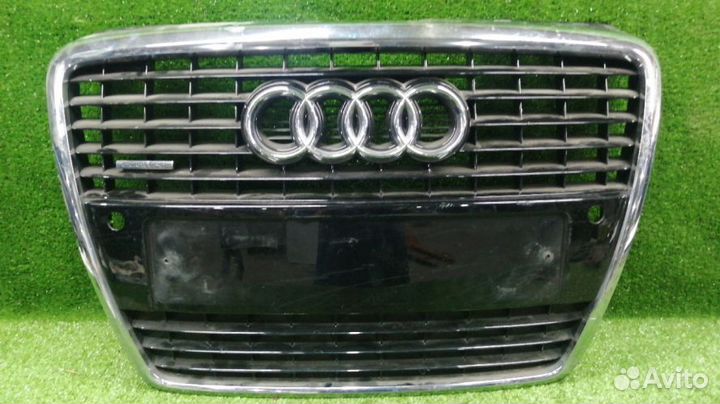 Решетка радиатора Audi A8