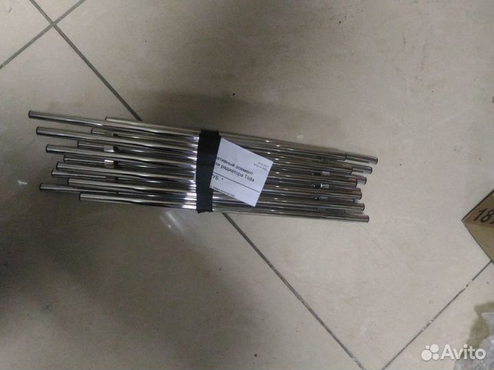 Декоративная решётка радиатора Nissan C11