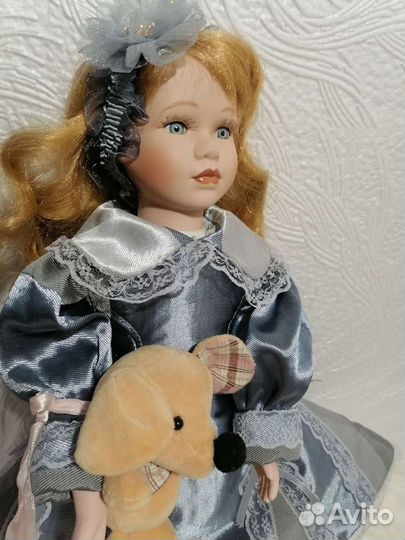 Кукла коллекционная фарфоровая