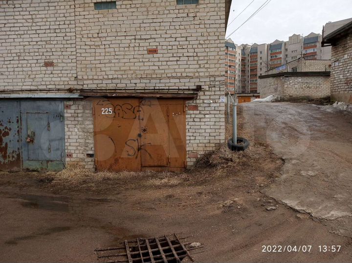 Гараж, > 30 м²