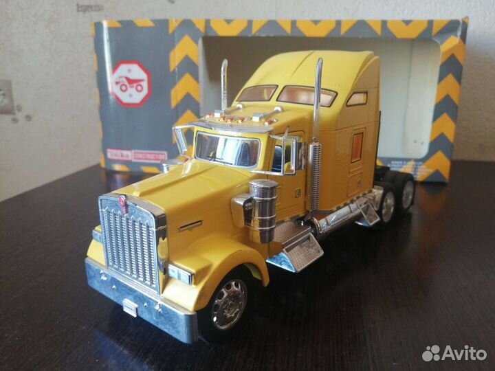 Модель kenworth w900 1:32