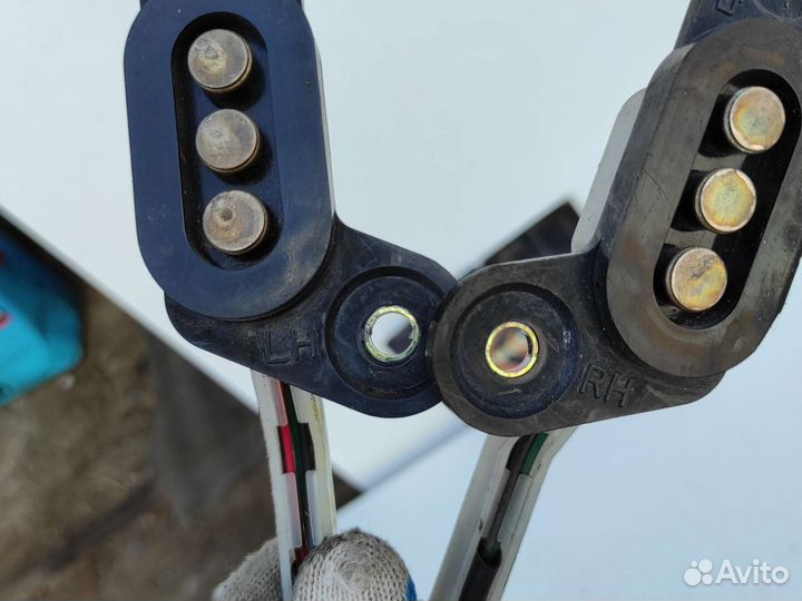 Доводчик двери Mazda MPV