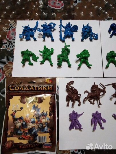 Салдатики пластиковые. Зверороботы. Технолог