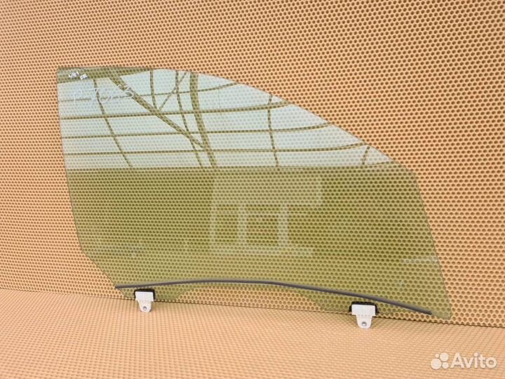 Стекло двери переднее правое Infiniti M Q70 Y51