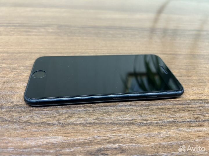 Телефон iPhone 7 32 Гб