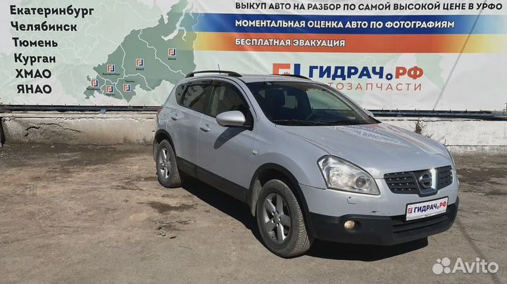Стекло кузовное глухое левое Nissan Qashqai (J10)