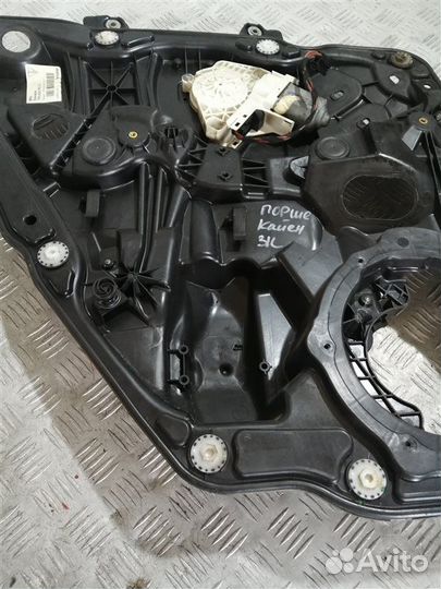 Стеклоподъемник задний правый Porsche Cayenne 958