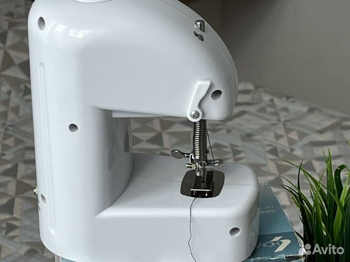 Мини швейная машинка