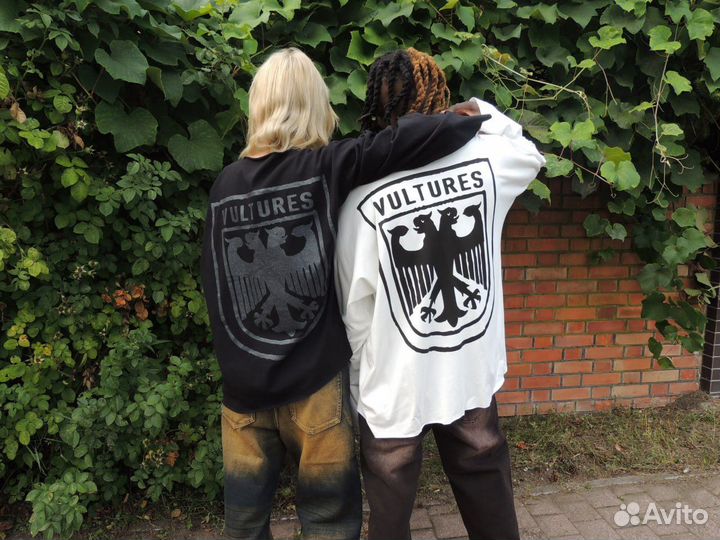 Лонгслив vultures