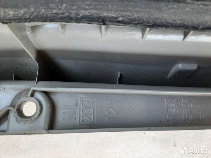 Фонарь задний левый Toyota Noah