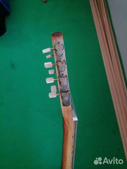 Акустическая гитара семиструнная