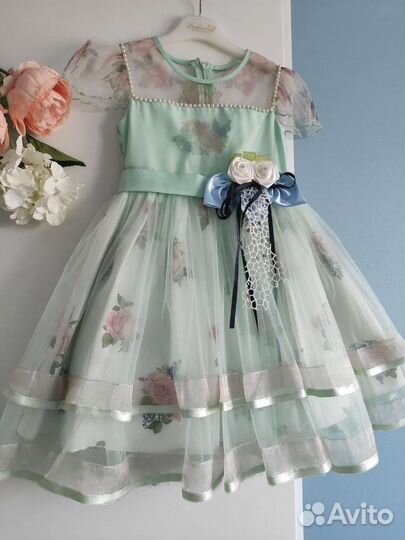 Платье нарядное.Новое