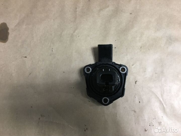 Датчик уровня масла Volkswagen Tiguan 08-17