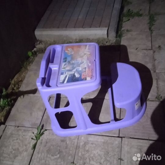 Детский стол со стулом