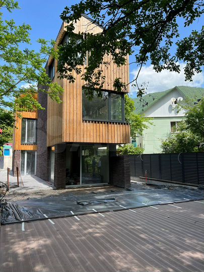 Дом 389 м² на участке 6,5 сот.