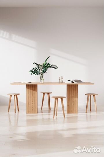 Обеденный стол