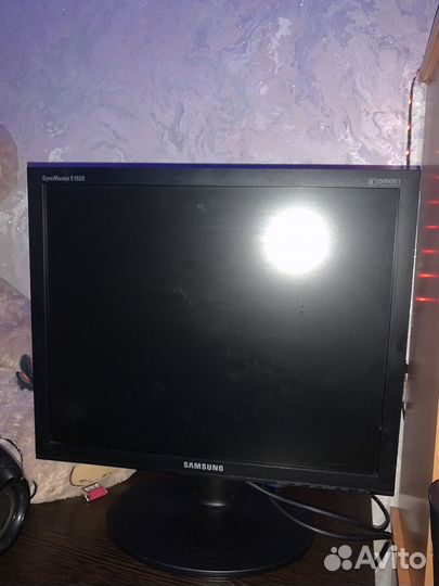 Монитор Samsung syncmaster e1920